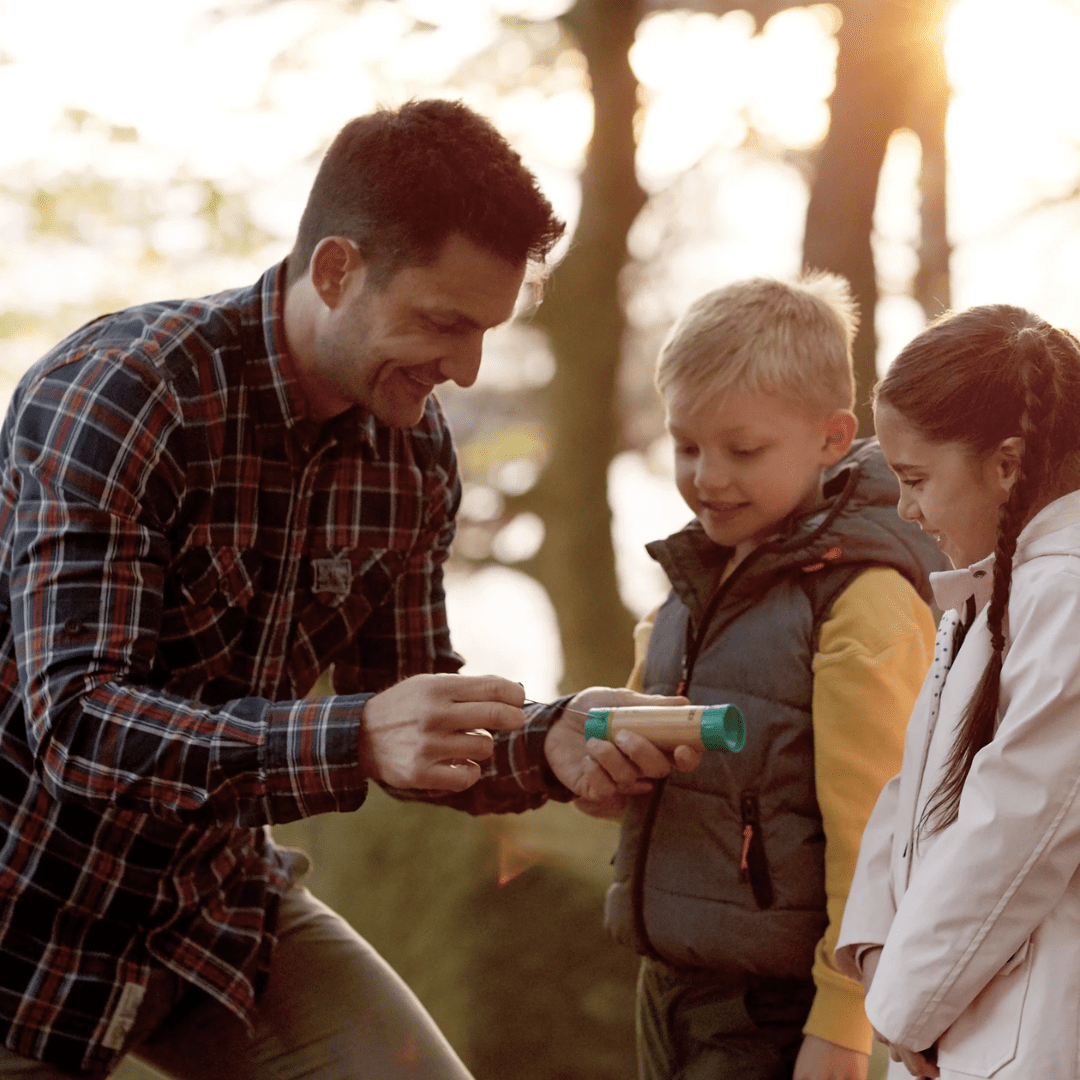 Dad-Showing-Kids-How-To-Use-Hape-Hand-Powered-Flashlight-Naked-Baby-Eco-Boutique