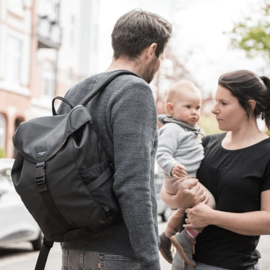 Dad-Wearing-Storksak-Eco-Backpack-Naked-Baby-Eco-Boutique