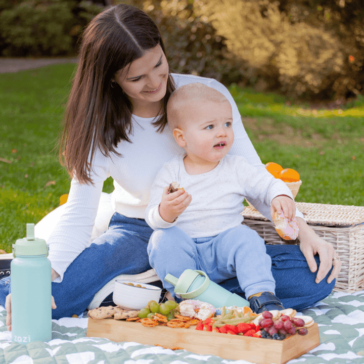 Having-A-Picnic-And-Using-Zazi-Flexiflask-Drink-Bottle-400ml-Moss-Naked-Baby-Eco-Boutique