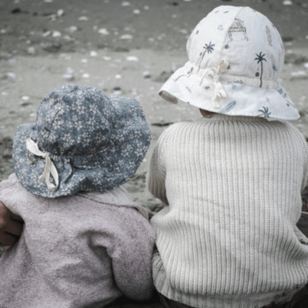 Children-Wearing-Lola-And-Me-Linen-Sunhat-At-The-Beach-And-Floral-Violet-Naked-Baby-Eco-Boutique